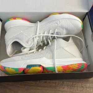 LEBRON WITNESS IV size 10.5 EUC Worn Twice